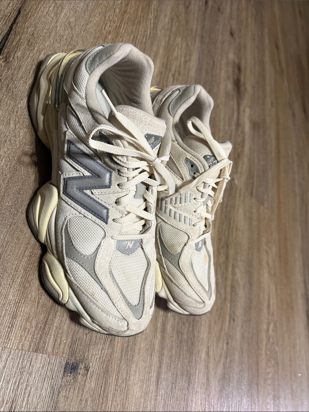 New Balance 9060 Women's Cream & Gray Chunky Runner Sneakers W11 M9.5